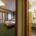Grotta ホテル 3*