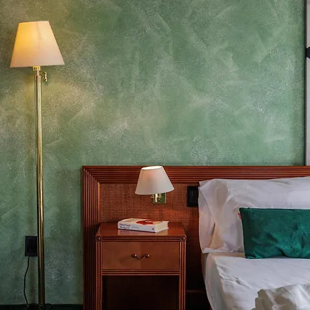 Grotta Hotel 3*