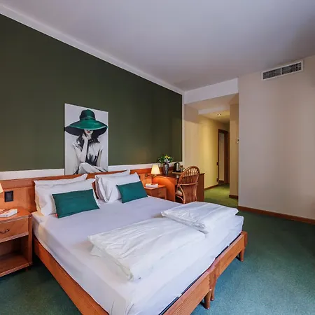 Grotta Hotel