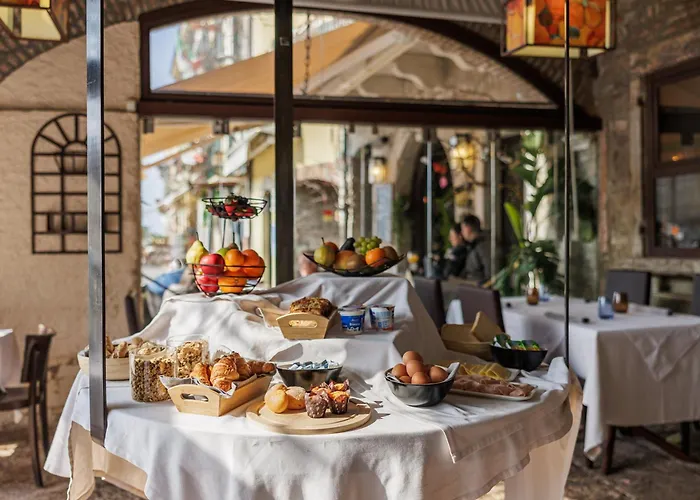 阿拉格罗塔酒店 3*