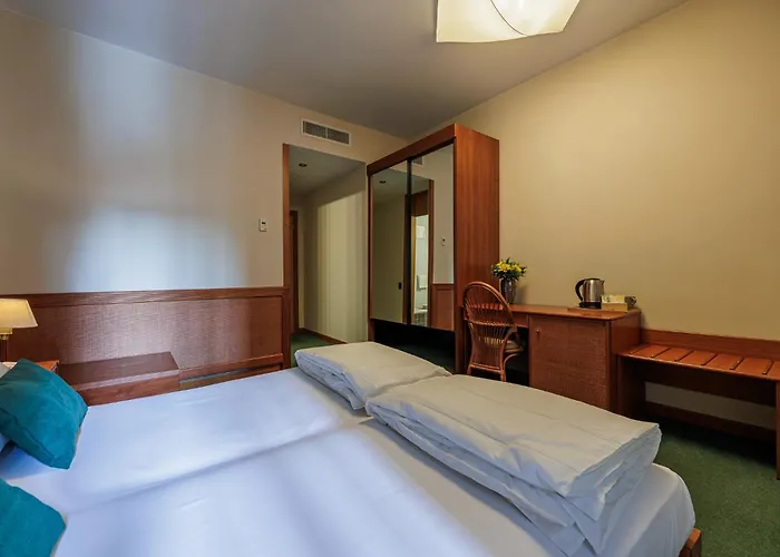 阿拉格罗塔酒店 拉齐塞