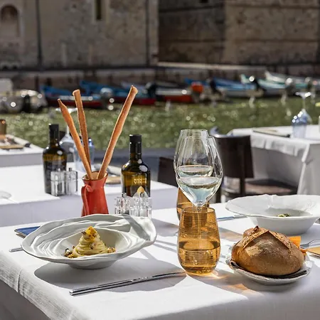 Grotta Hotel