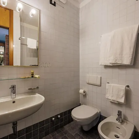 Grotta Hotel 3*
